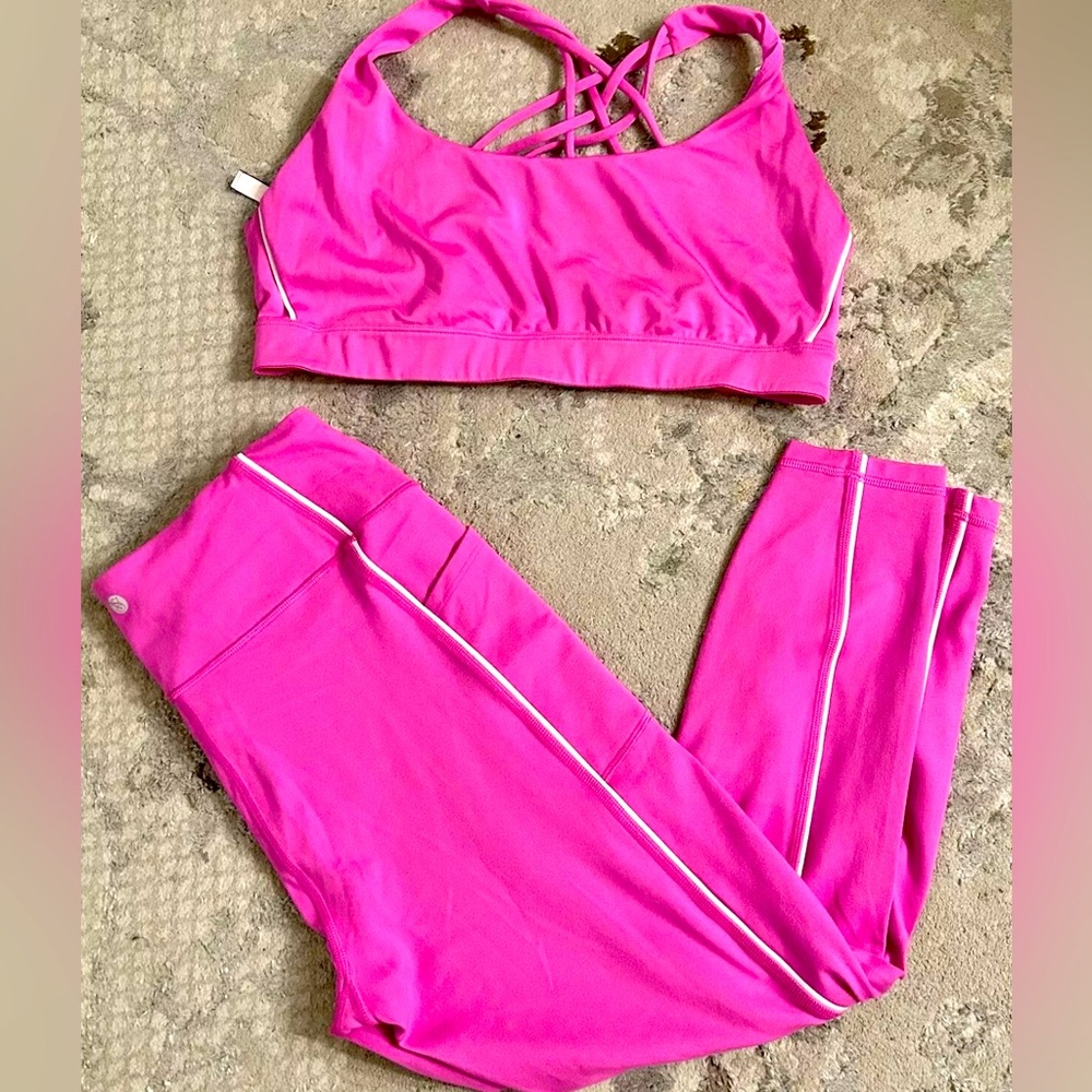 Victoria's Secret Live On Point Strappy Back Sports Bra And Matching Leggings